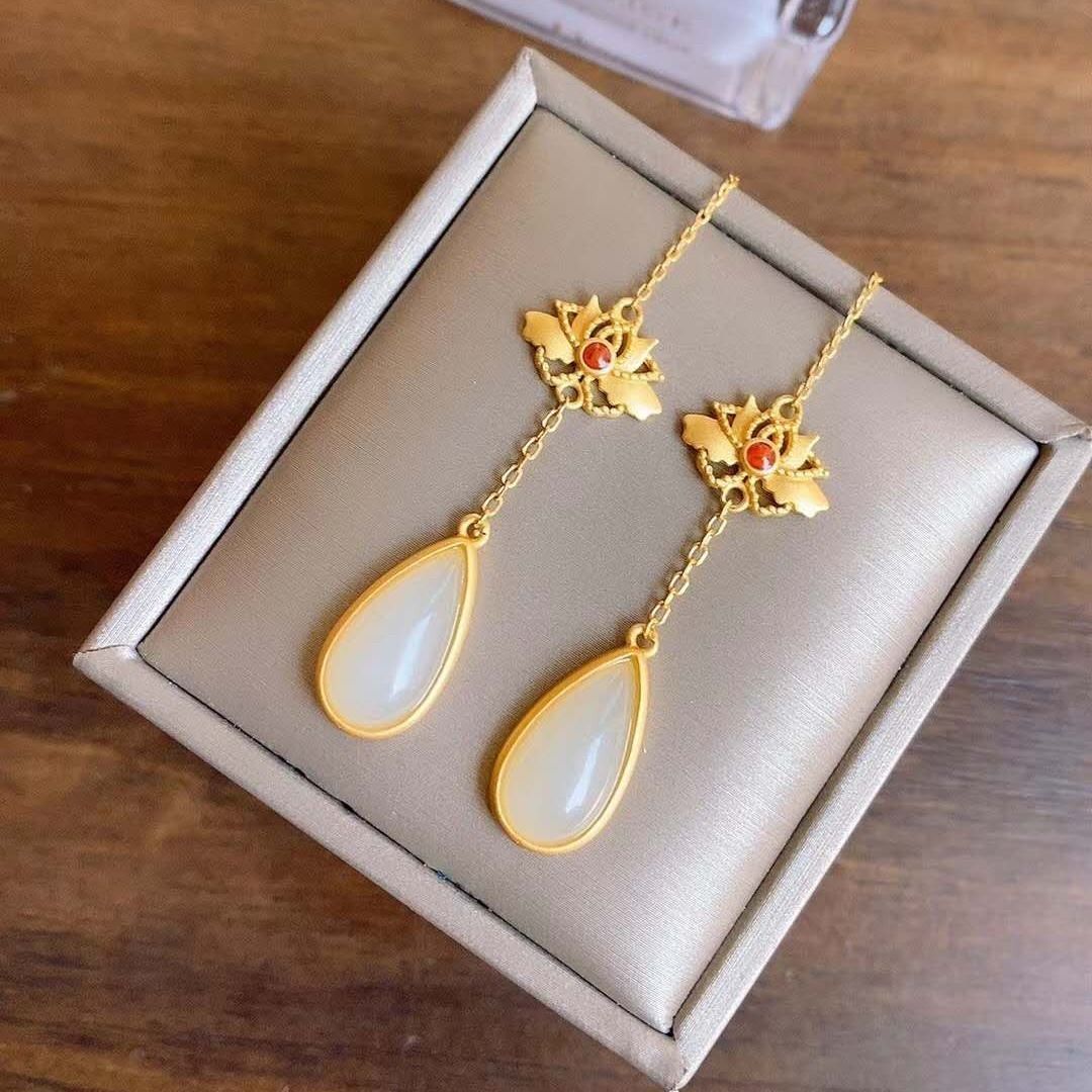 Charming Gold Earring for Any Occasion