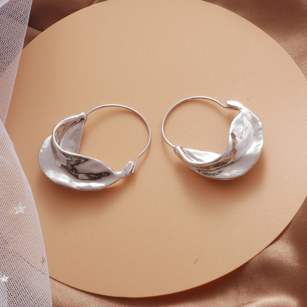 Romantic Gold Earring for Special Moments
