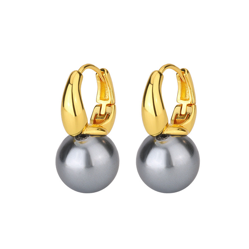 Romantic Gold Earring for Special Moments