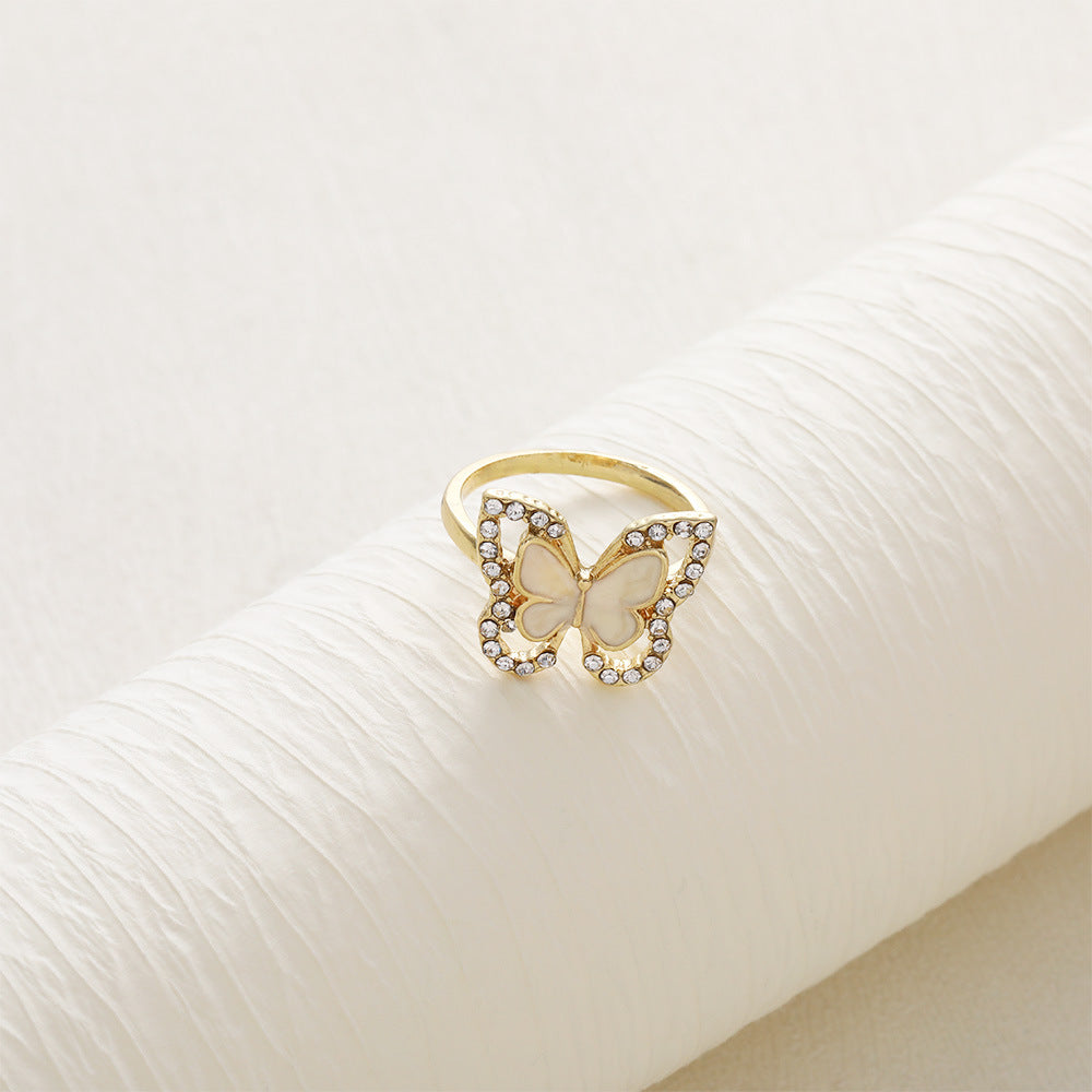 Classic Gold Ring with Timeless Appeal