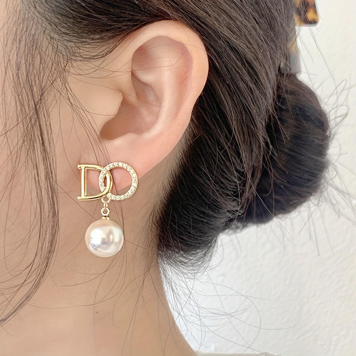 Classic Pearl Earring with Timeless Appeal