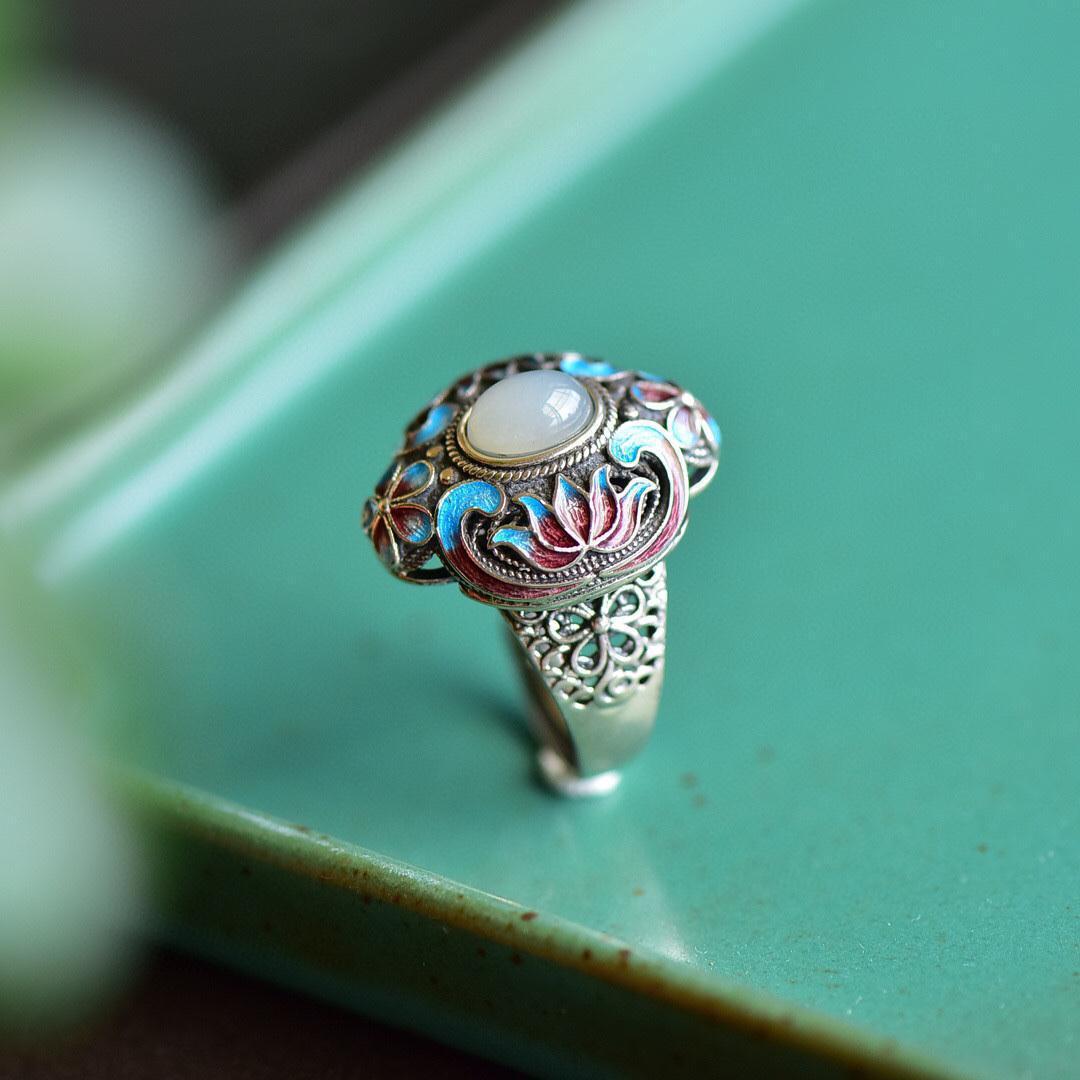 Charming Silver Ring for Any Occasion