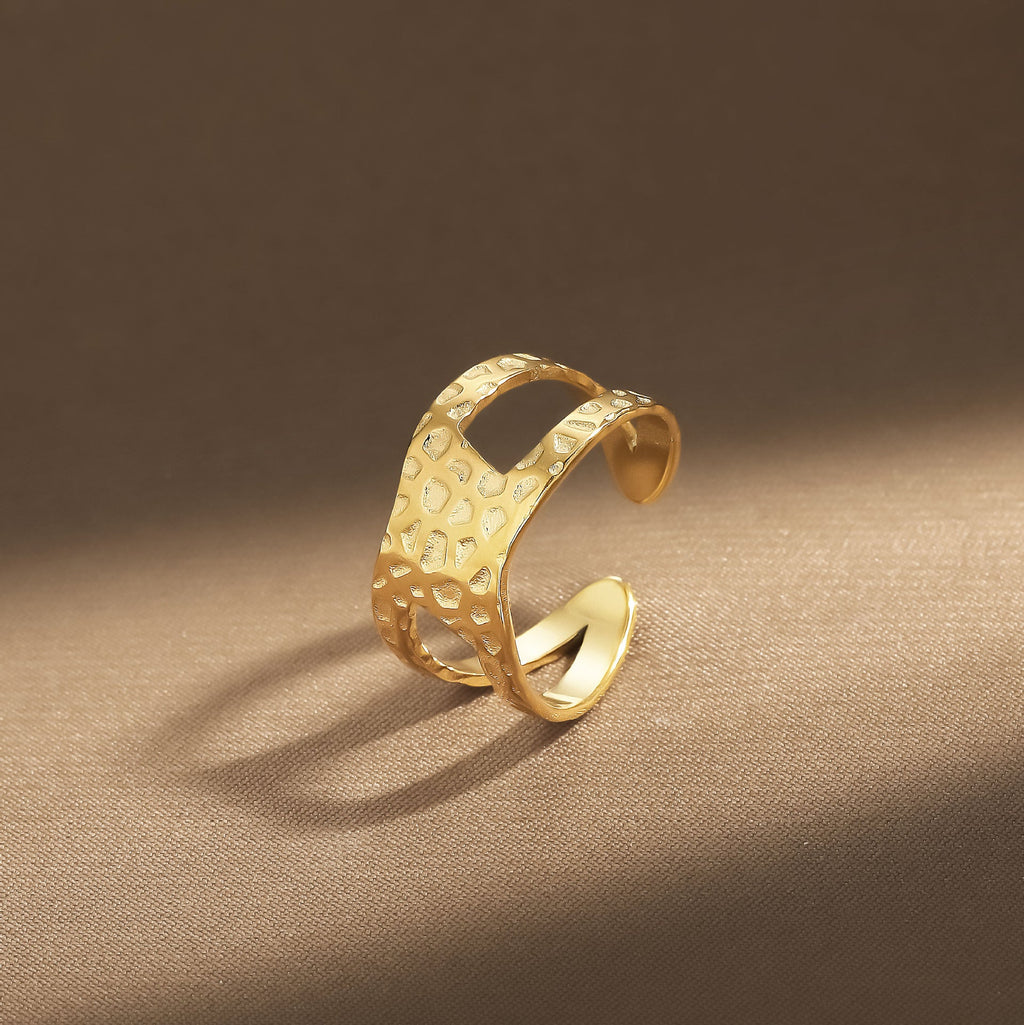 Romantic Gold Ring for Special Moments