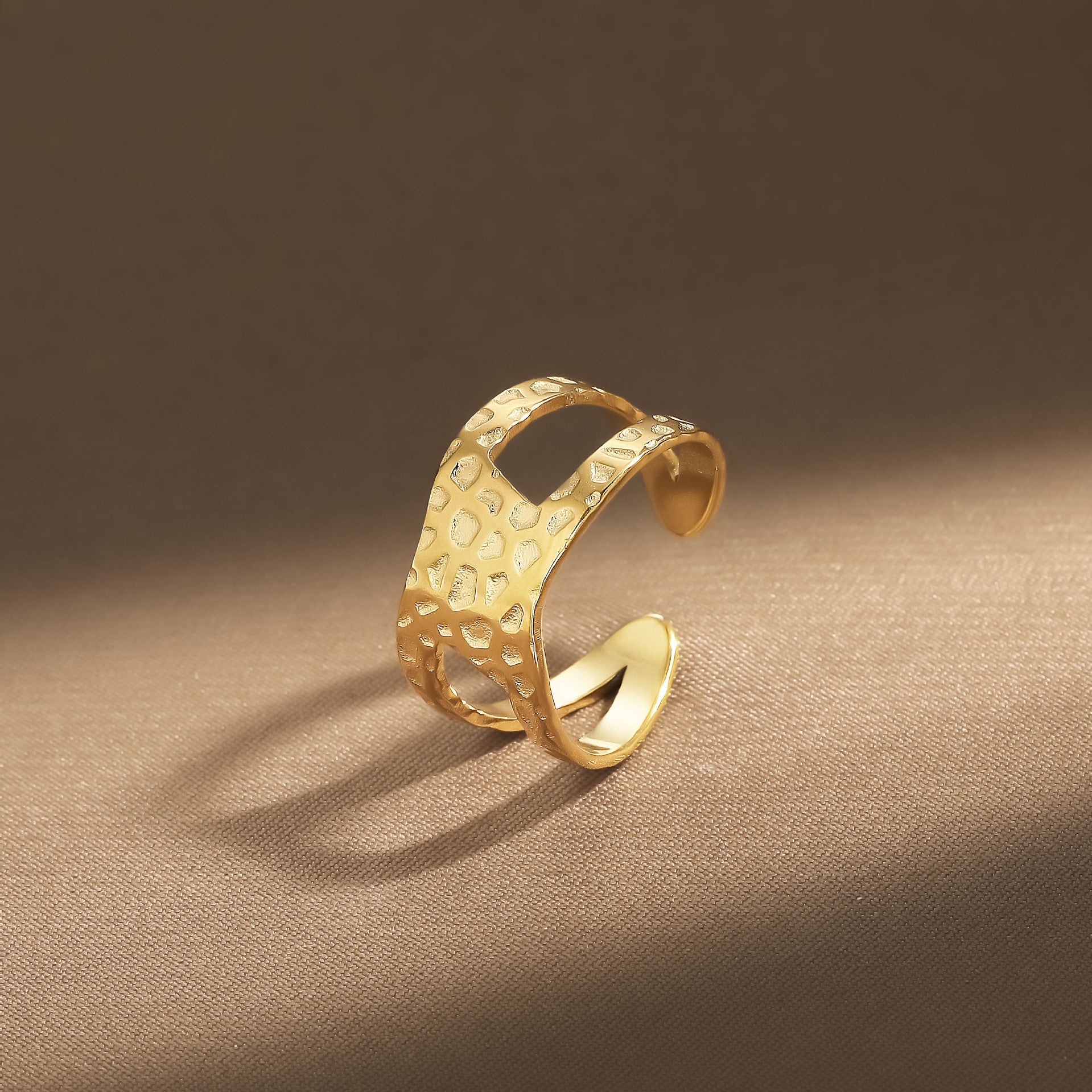Romantic Gold Ring for Special Moments