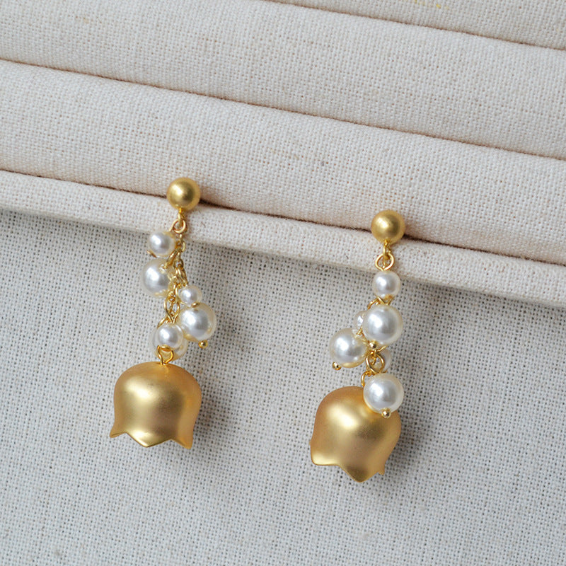 Classic Pearl Earring with Timeless Appeal