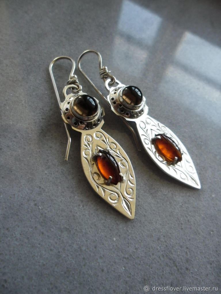 Charming Silver Earring for Any Occasion
