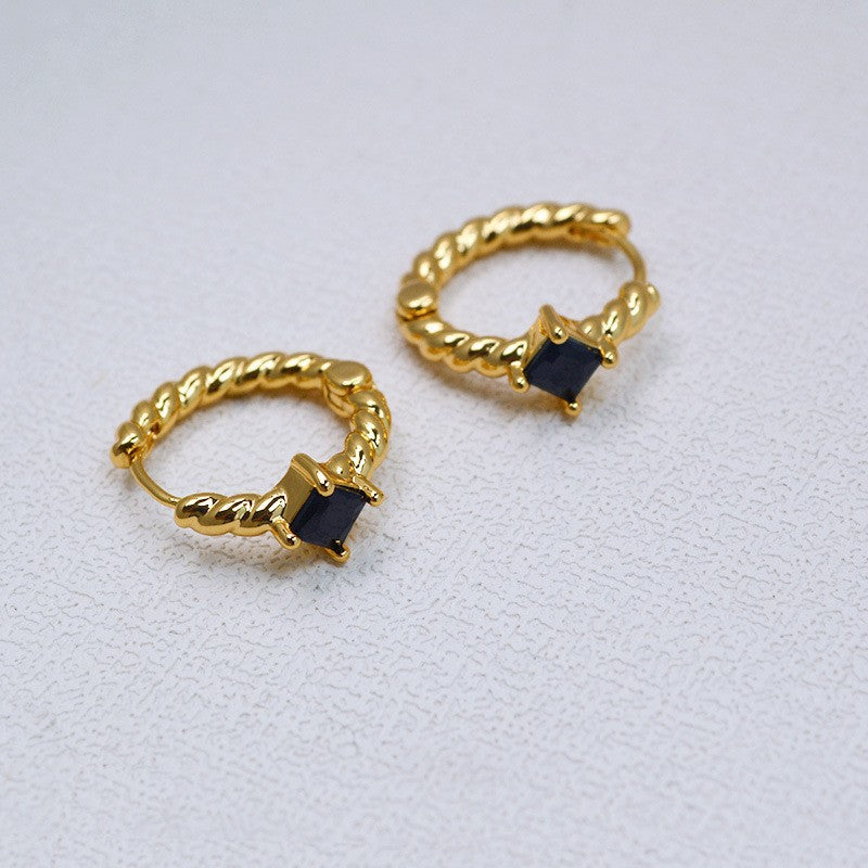 Elegant Gold Earring for Every Occasion