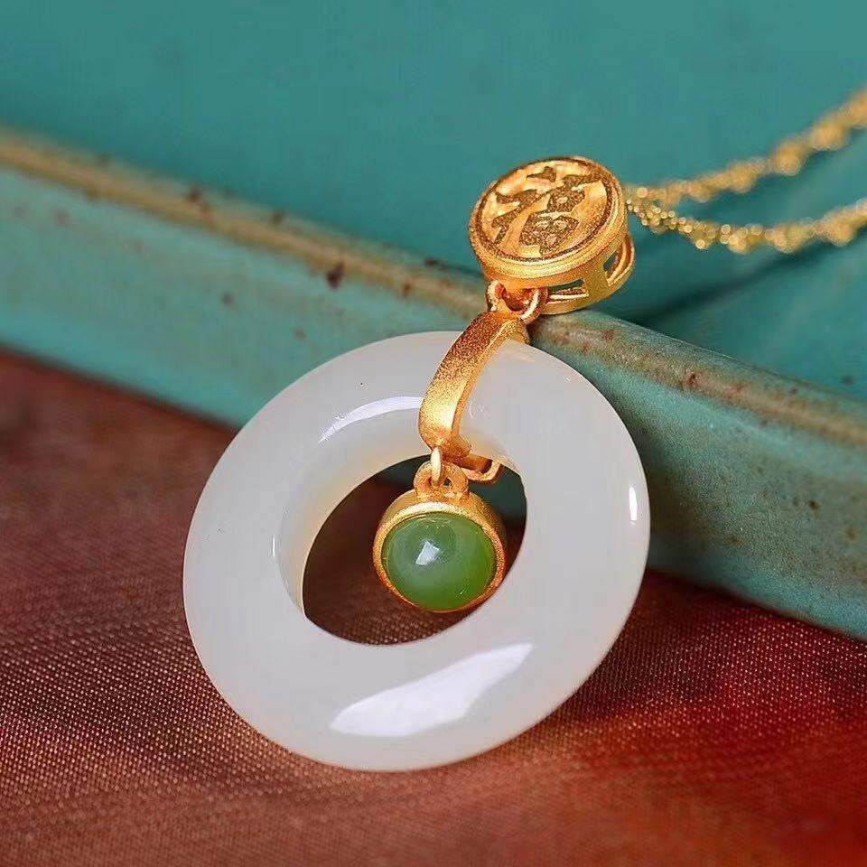 Stunning Gold Necklace for Daily Wear
