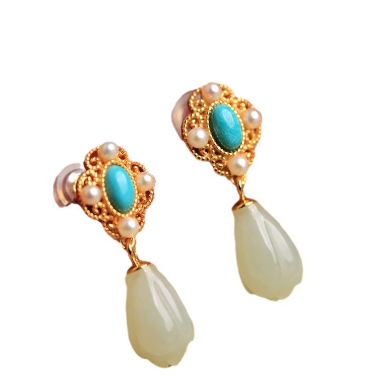 Charming Silver Earring for Any Occasion