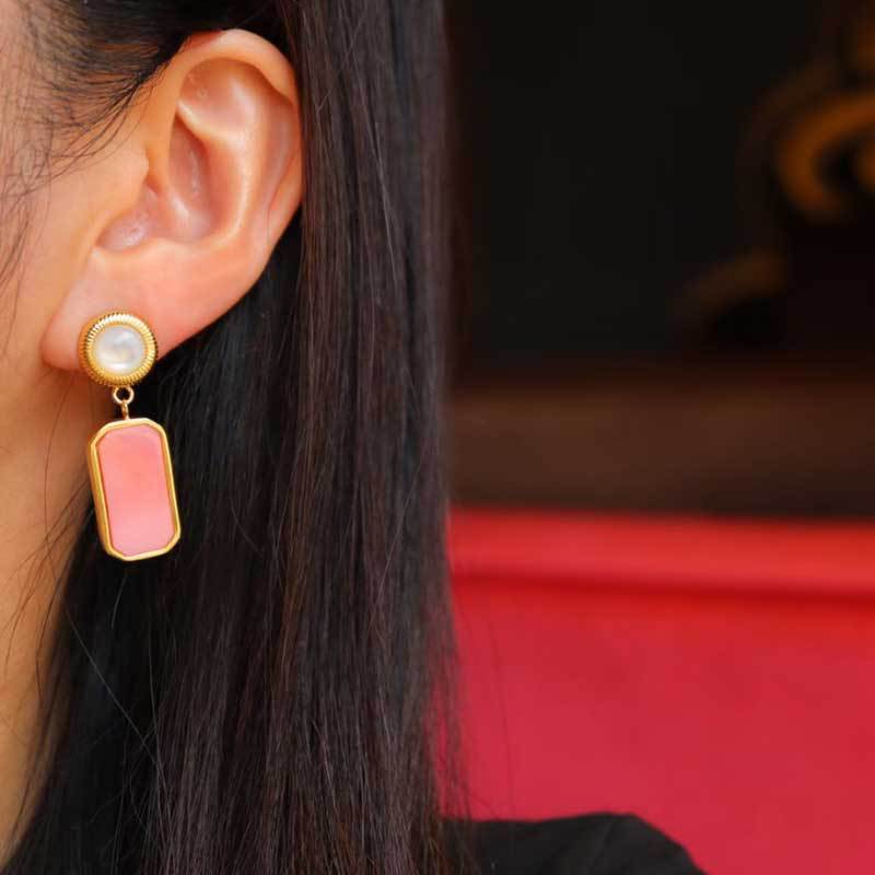 Romantic Gold Earring for Special Moments