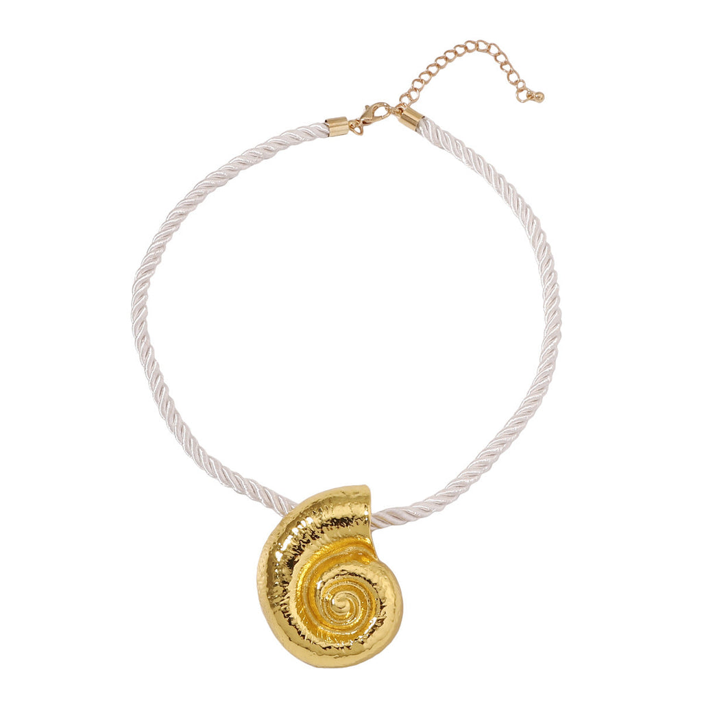 Classic Gold Necklace with Timeless Appeal
