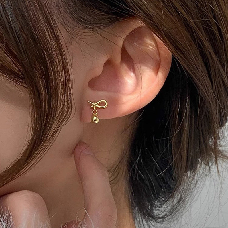 Romantic Gold Earring for Special Moments