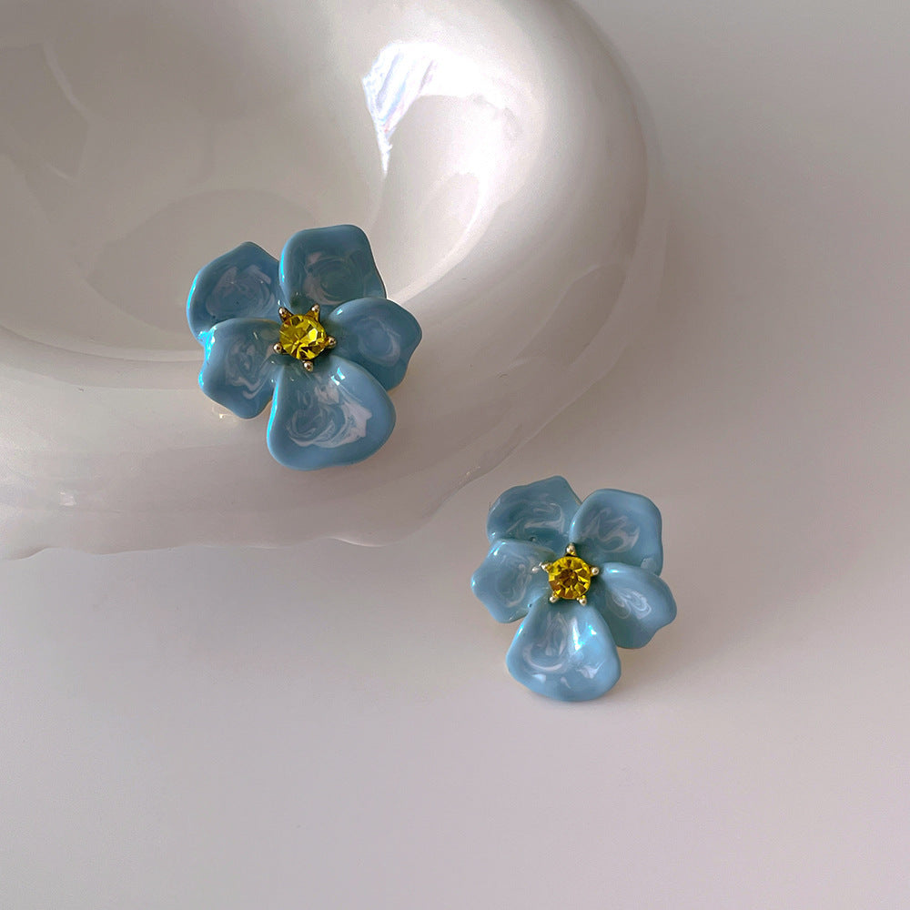 Charming Earring for Any Occasion