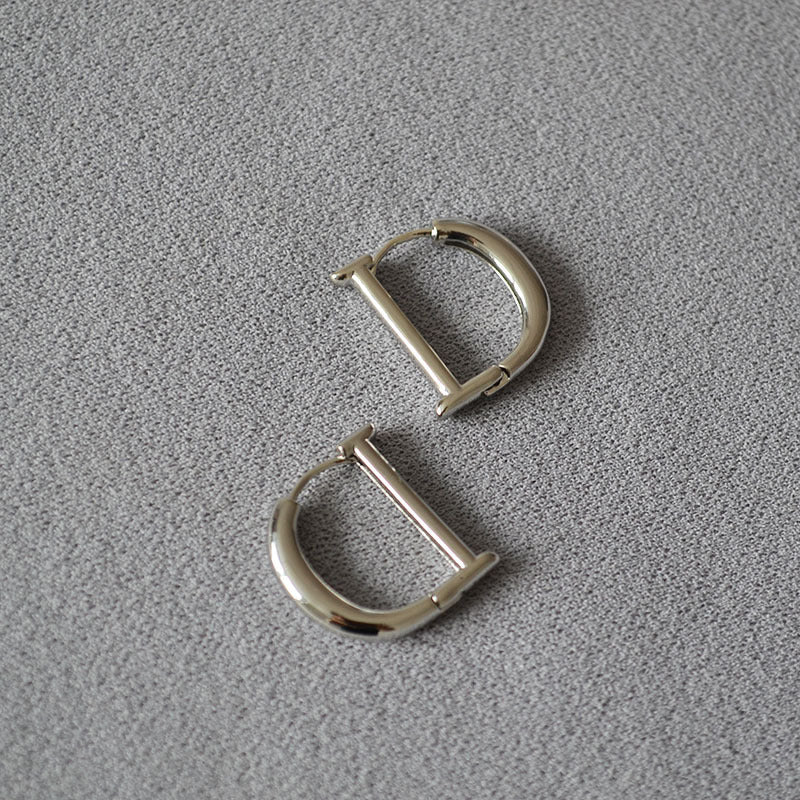 Elegant Gold Earring for Every Occasion