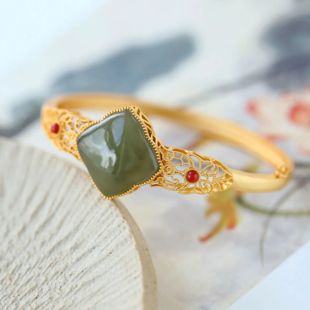 Stunning Gold Bracelet for Daily Wear