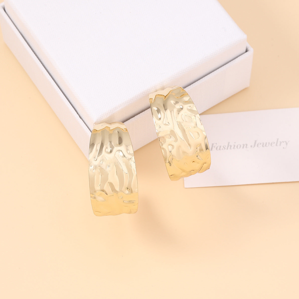 Charming Earring for Any Occasion