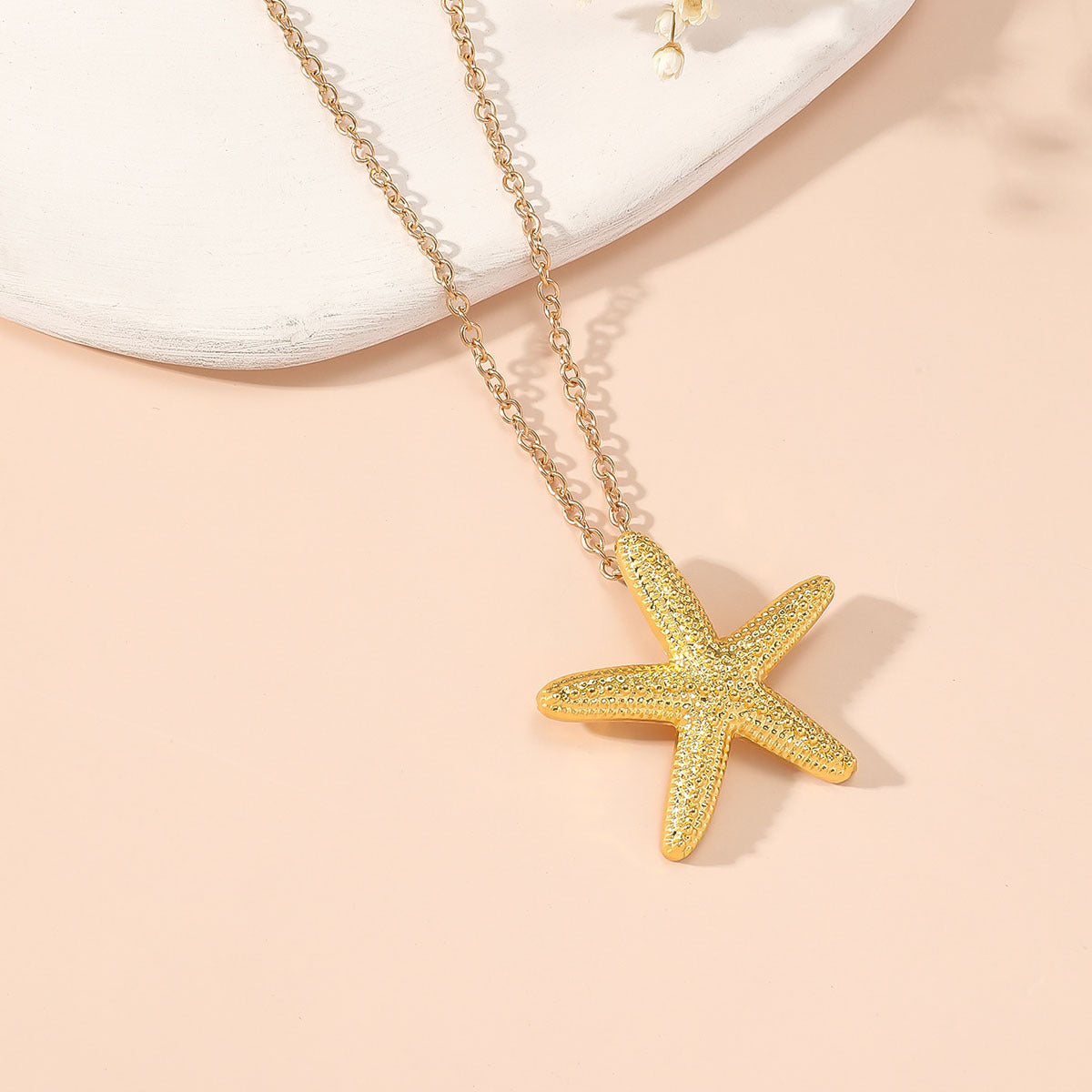 Romantic Gold Necklace for Special Moments