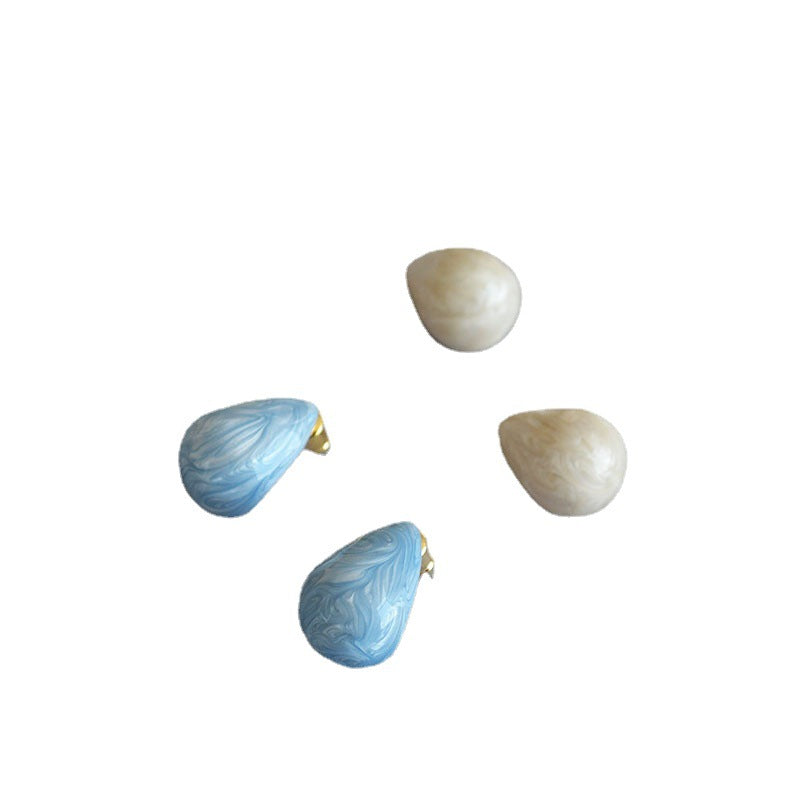 Classic Gold Earring with Timeless Appeal