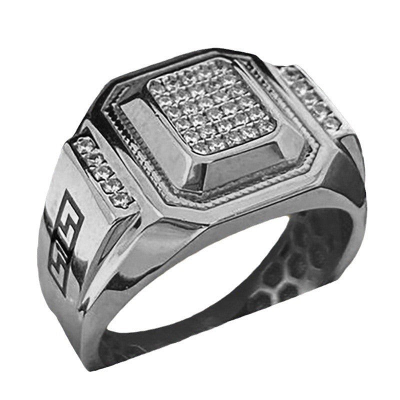 Classic Gold Ring with Timeless Appeal