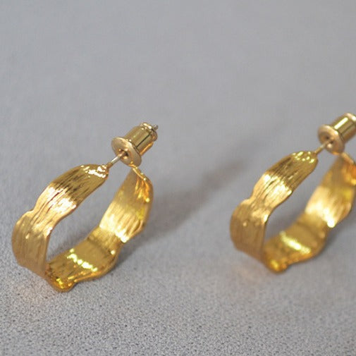 Classic Gold Earring with Timeless Appeal