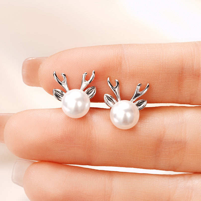 Classic Pearl Earring with Timeless Appeal