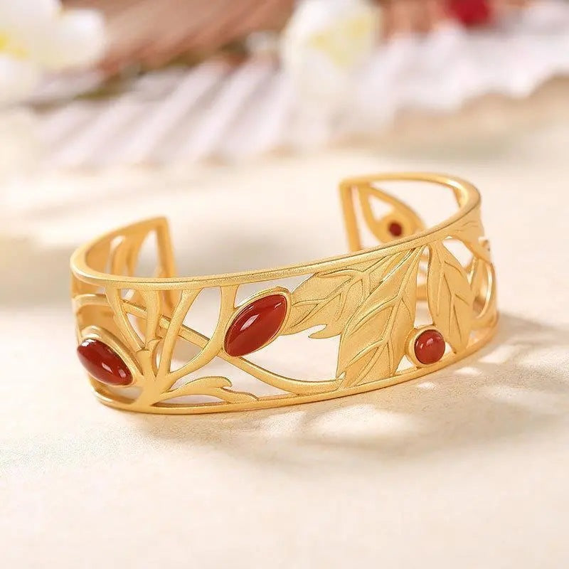 Romantic Gold Bracelet for Special Moments