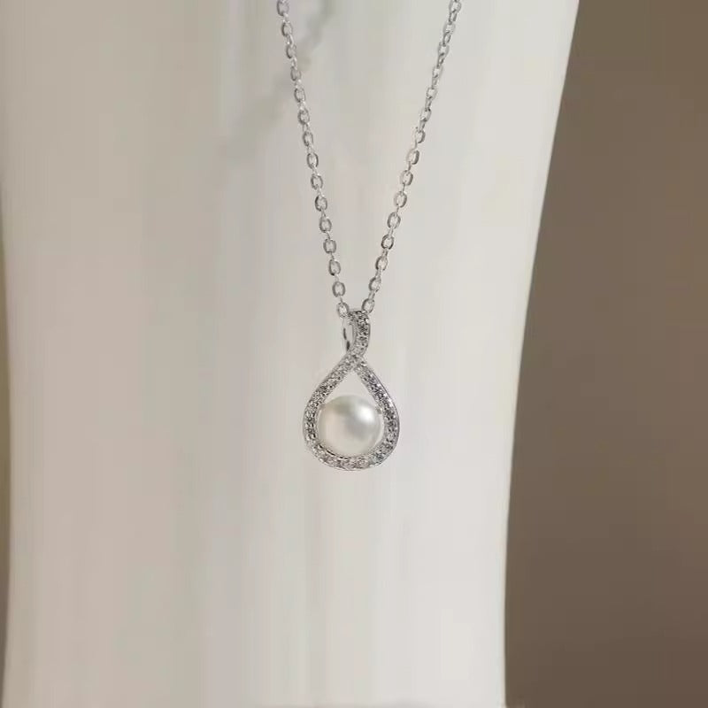 Classic Pearl Necklace with Timeless Appeal