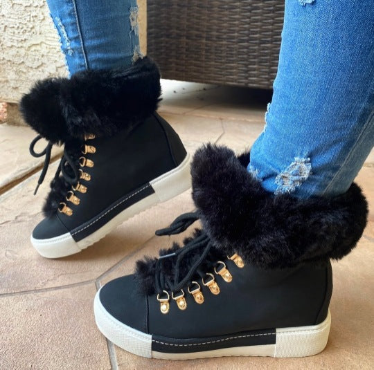 Chic Orthopedic Boots with Unique Design
