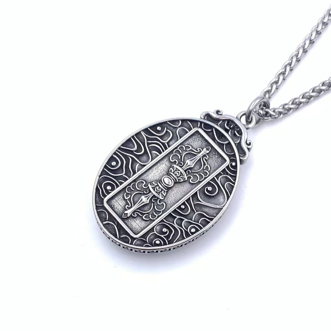 Charming Pendant for Any Occasion