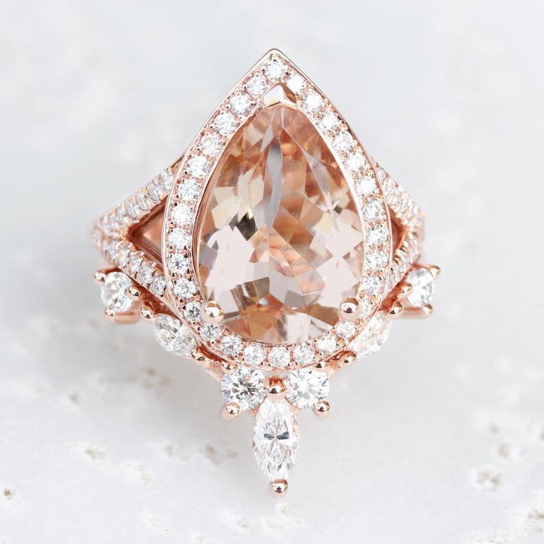 Classic Gold Ring with Timeless Appeal