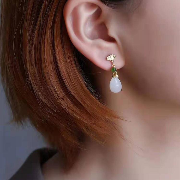 Classic Gold Earring with Timeless Appeal