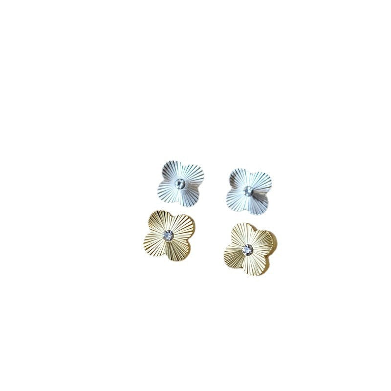 Romantic Gold Earring for Special Moments