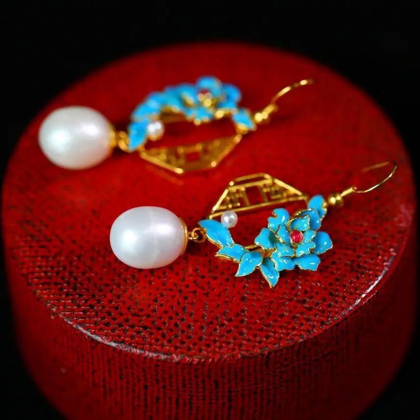 Elegant Silver Earring for Every Occasion