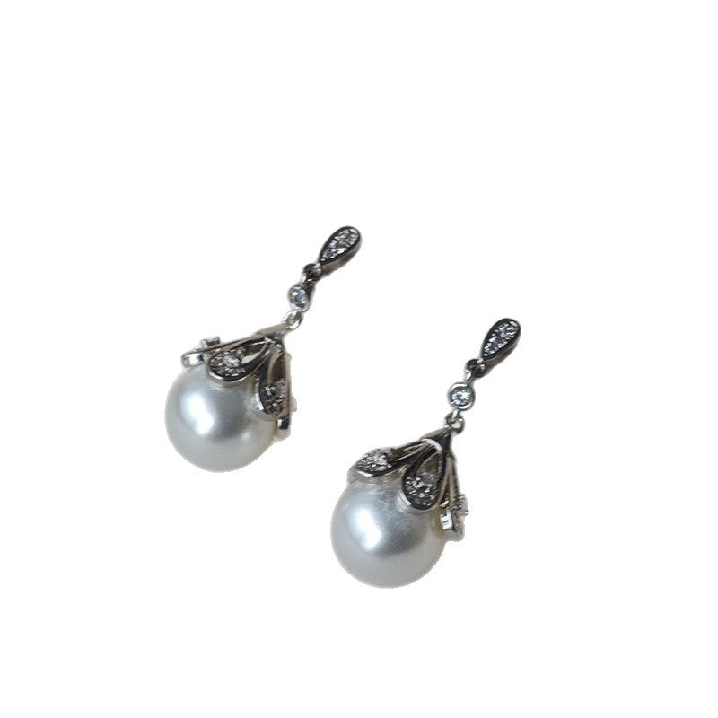 Beautiful Silver Earring with Unique Style