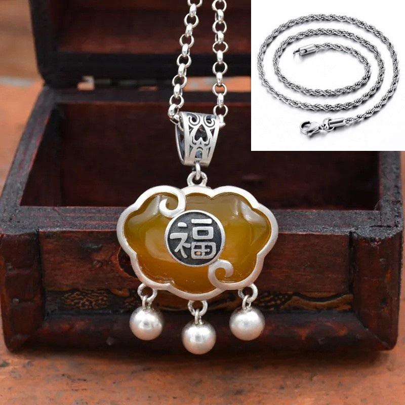 Beautiful Silver Necklace with Unique Style