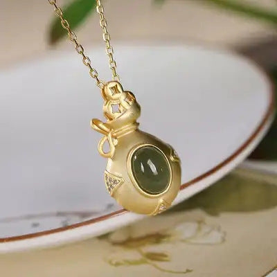Romantic Gold Necklace for Special Moments