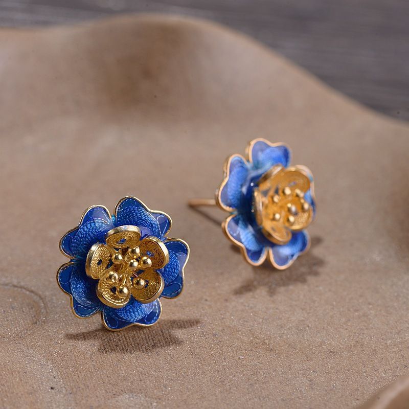 Elegant Silver Earring for Every Occasion