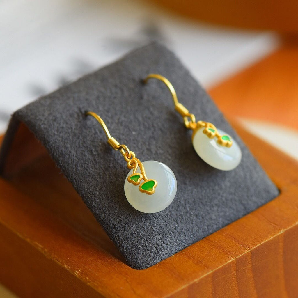 Charming Silver Earring for Any Occasion