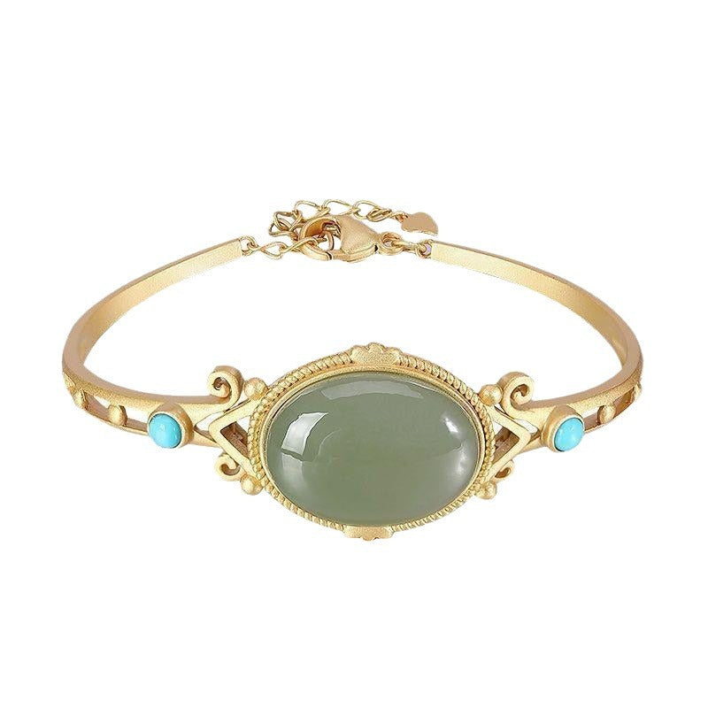 Classic Gold Bracelet with Timeless Appeal