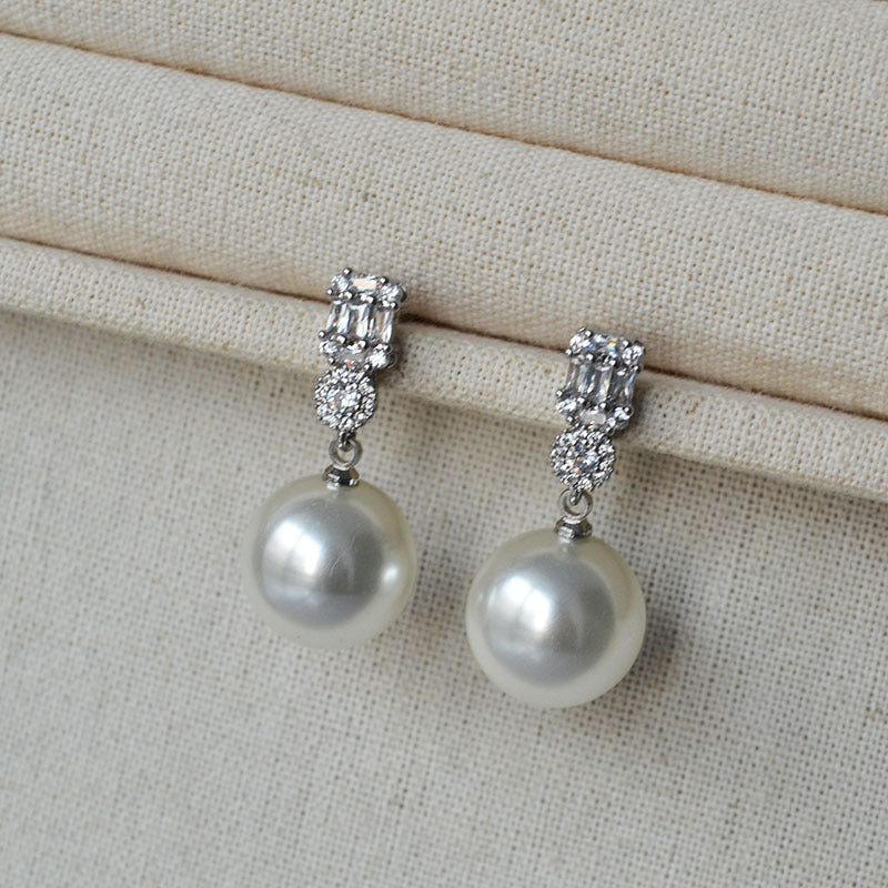 Beautiful Silver Earring with Unique Style