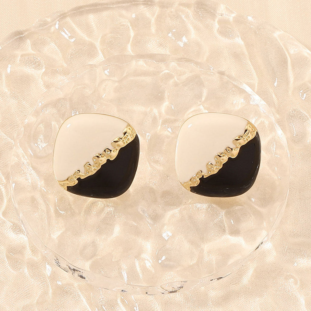 Classic Earring with Timeless Appeal