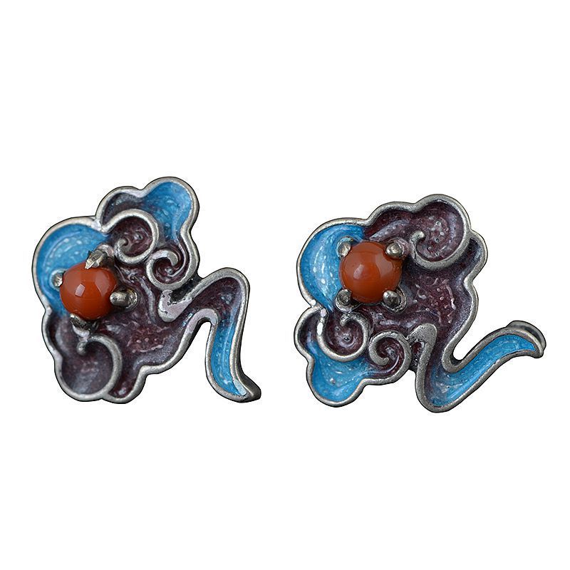 Romantic Silver Earring for Special Moments