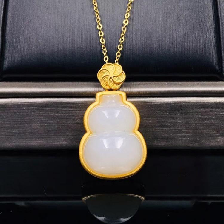 Beautiful Silver Necklace with Unique Style