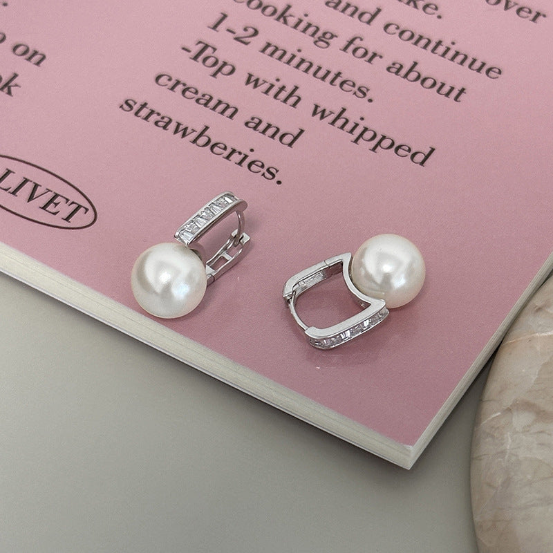 Romantic Pearl Earring for Special Moments