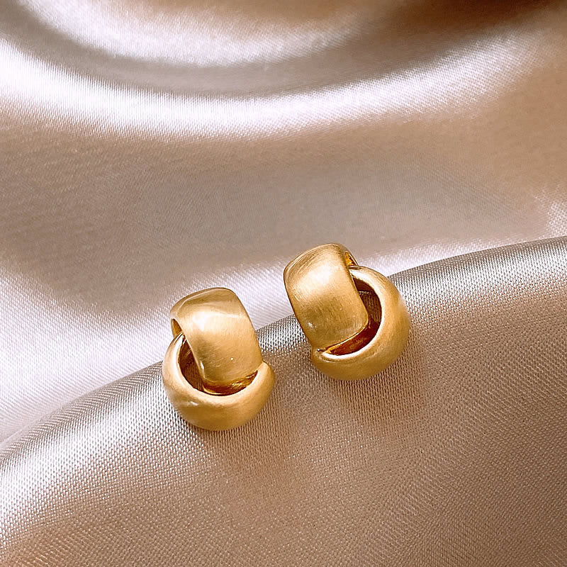 Romantic Gold Earring for Special Moments