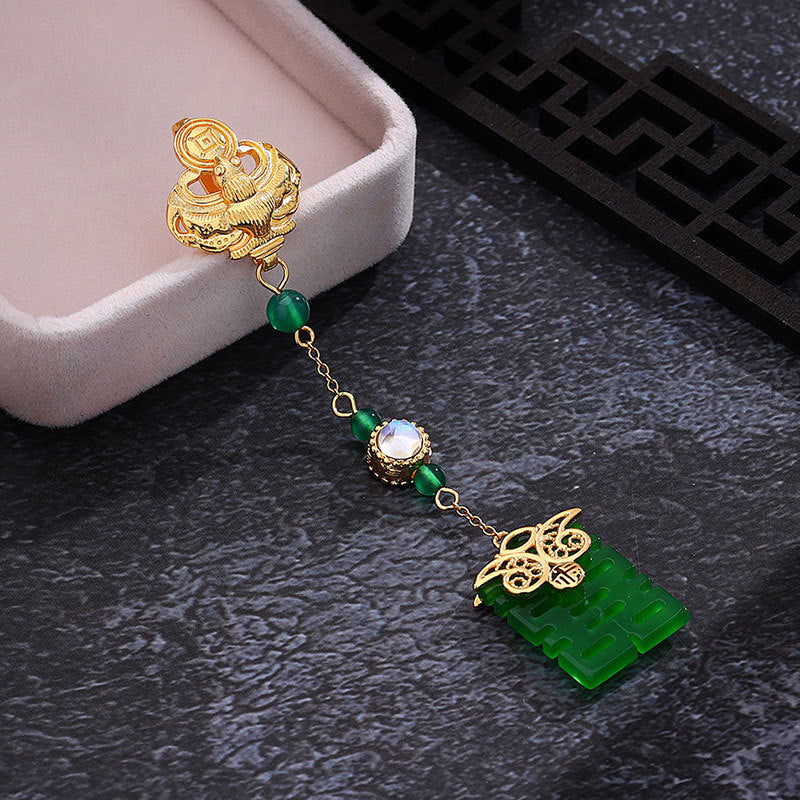 Classic Silver Pendant with Timeless Appeal