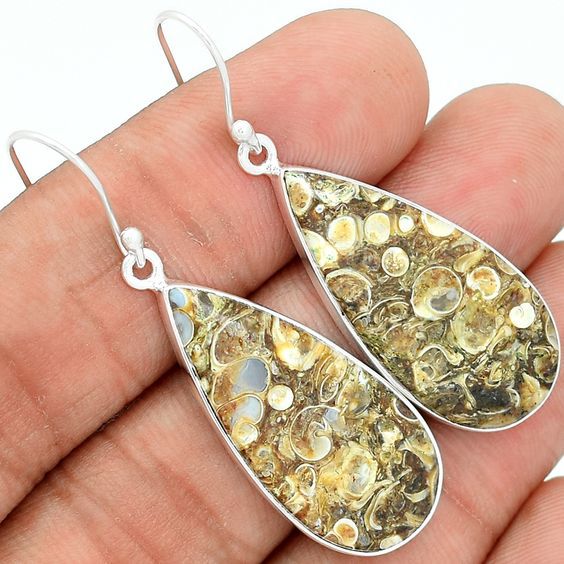 Beautiful Gold Earring with Unique Style