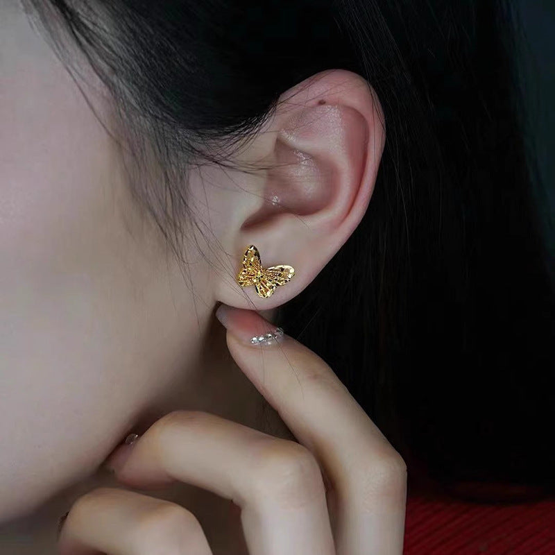 Charming Gold Earring for Any Occasion