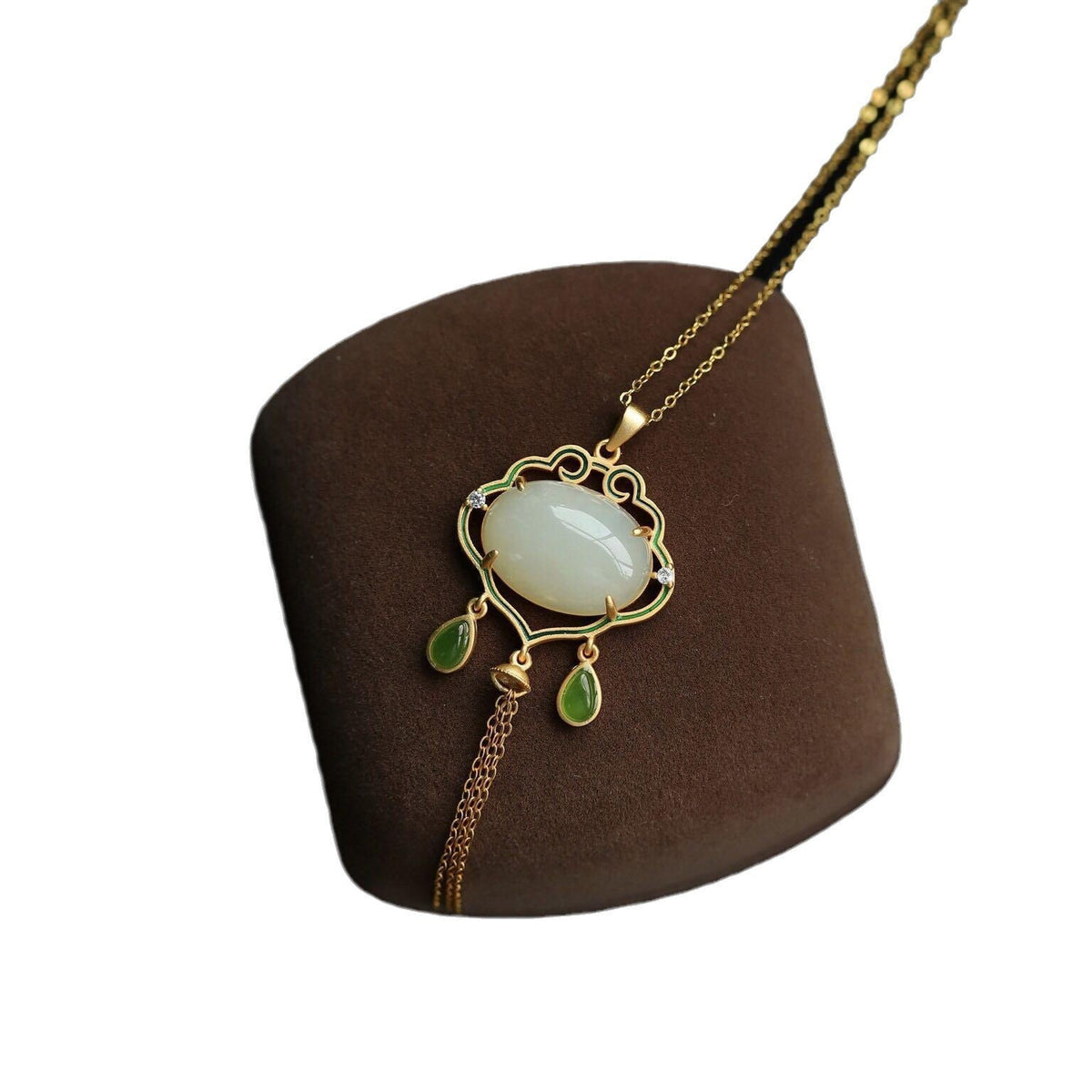 Romantic Gold Necklace for Special Moments