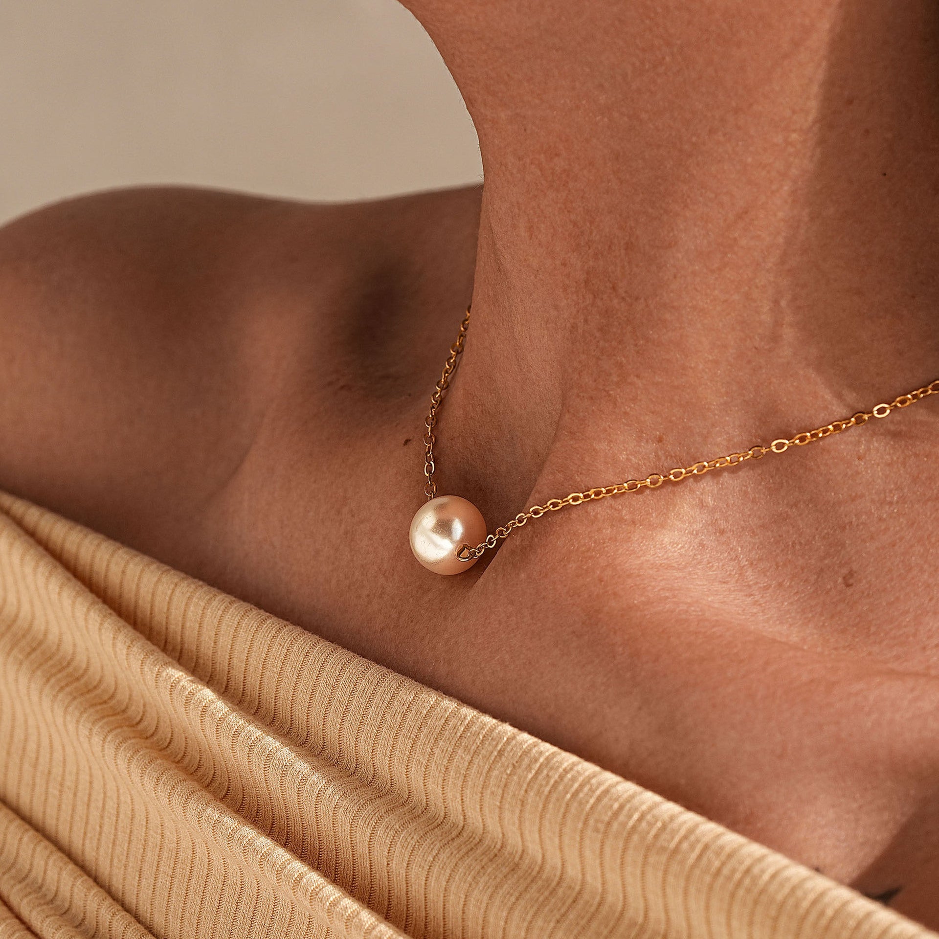 Classic Pearl Necklace with Timeless Appeal